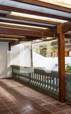 Casa para alugar com 401m², 4 quartos e 5 vagas Casa para alugar com 401m², 4 quartos e 5 vagasVaranda