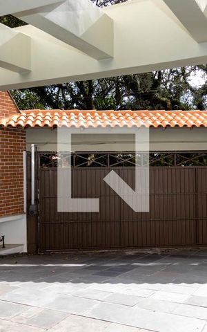Casa para alugar com 401m², 4 quartos e 5 vagas Casa para alugar com 401m², 4 quartos e 5 vagasGaragem