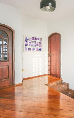 Casa à venda com 332m², 3 quartos e 2 vagasHall