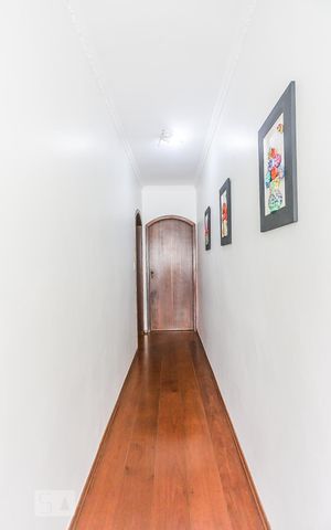 Casa à venda com 332m², 3 quartos e 2 vagasCorredor