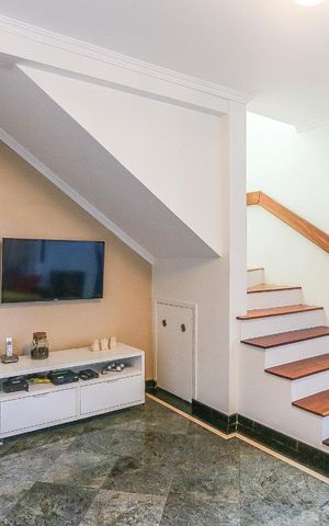 Casa à venda com 332m², 3 quartos e 2 vagasSala de TV
