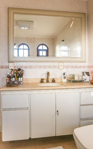 Casa à venda com 332m², 3 quartos e 2 vagasBanheiro Suite 1 