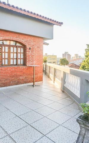 Casa à venda com 332m², 3 quartos e 2 vagasVaranda com Churrasqueira