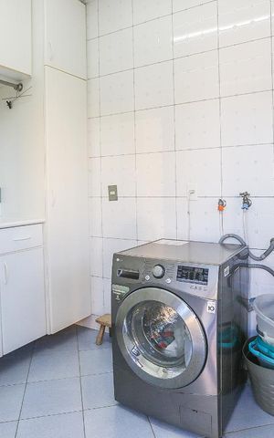 Casa à venda com 332m², 3 quartos e 2 vagasArea de Serviço