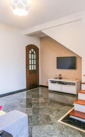 Casa à venda com 332m², 3 quartos e 2 vagasSala de TV