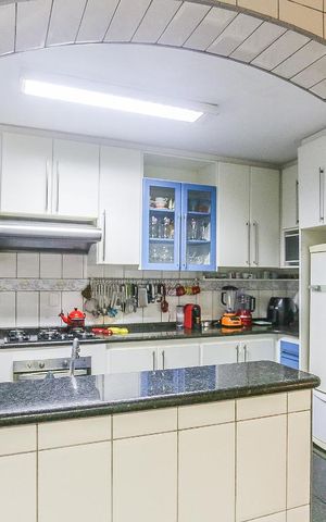Casa à venda com 332m², 3 quartos e 2 vagasCozinha
