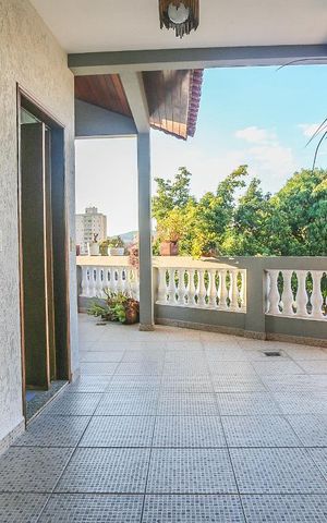 Casa à venda com 332m², 3 quartos e 2 vagasVaranda com Churrasqueira