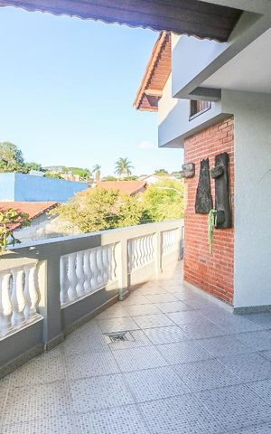 Casa à venda com 332m², 3 quartos e 2 vagasVaranda com Churrasqueira