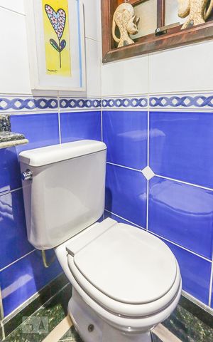 Casa à venda com 332m², 3 quartos e 2 vagasLavabo