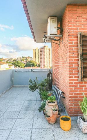 Casa à venda com 332m², 3 quartos e 2 vagasVaranda com Churrasqueira