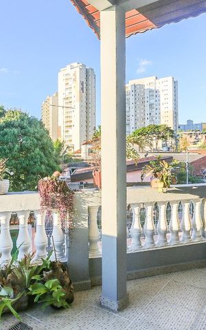 Casa à venda com 332m², 3 quartos e 2 vagasVaranda com Churrasqueira