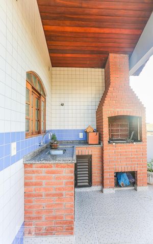 Casa à venda com 332m², 3 quartos e 2 vagasVaranda com Churrasqueira