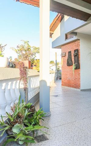 Casa à venda com 332m², 3 quartos e 2 vagasVaranda com Churrasqueira