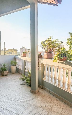 Casa à venda com 332m², 3 quartos e 2 vagasVaranda com Churrasqueira