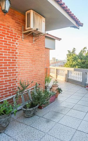Casa à venda com 332m², 3 quartos e 2 vagasVaranda com Churrasqueira