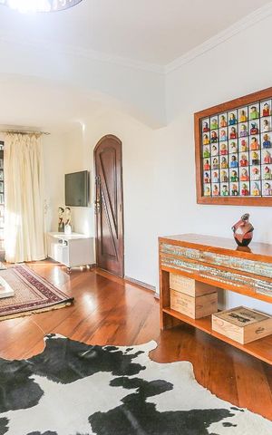 Casa à venda com 332m², 3 quartos e 2 vagasSala de Estar