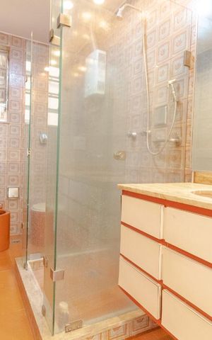 Apartamento à venda com 200m², 4 quartos e 1 vaga Apartamento à venda com 200m², 4 quartos e 1 vagaBanheiro 2