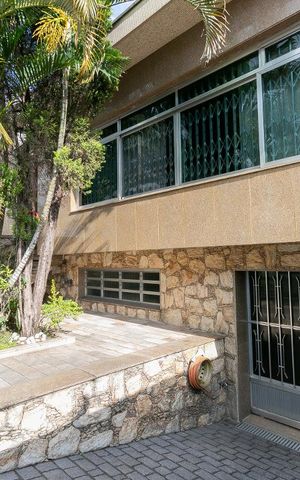 Casa à venda com 250m², 4 quartos e 6 vagasGaragem