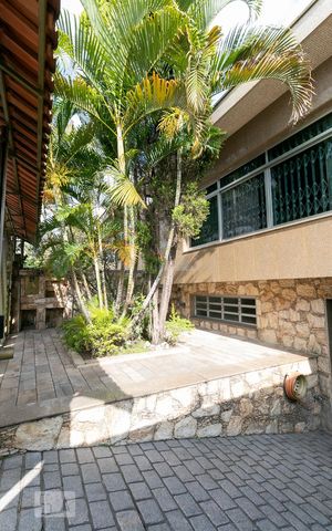 Casa à venda com 250m², 4 quartos e 6 vagasGaragem