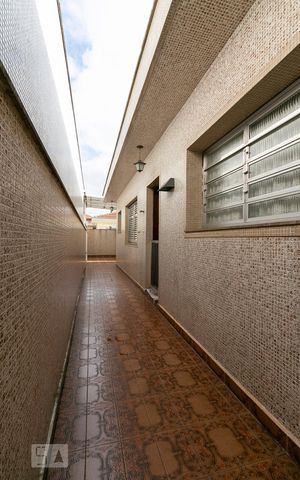 Casa à venda com 250m², 4 quartos e 6 vagasCorredor