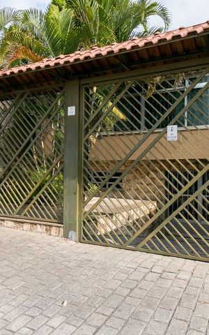 Casa à venda com 250m², 4 quartos e 6 vagasFachada