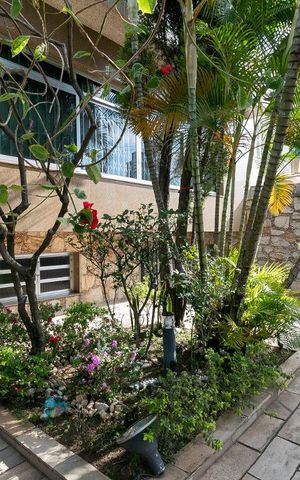 Casa à venda com 250m², 4 quartos e 6 vagasGaragem