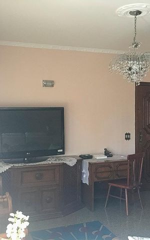 Casa à venda com 250m², 4 quartos e 6 vagasSala