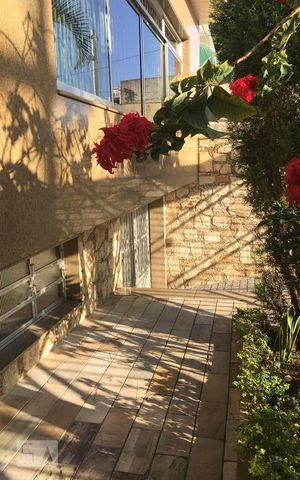 Casa à venda com 250m², 4 quartos e 6 vagasGaragem