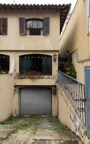 Casa à venda com 226m², 3 quartos e 3 vagasFachada