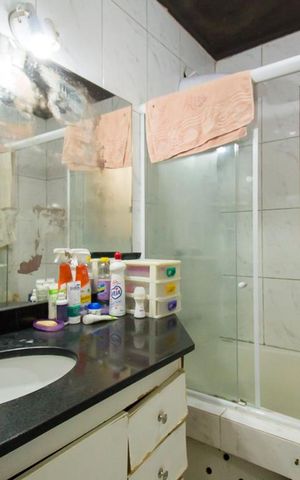 Casa à venda com 226m², 3 quartos e 3 vagasBanheiro