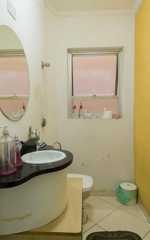 Casa à venda com 226m², 3 quartos e 3 vagasLavabo