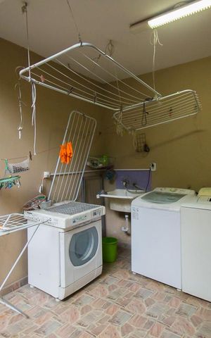 Casa à venda com 226m², 3 quartos e 3 vagasLavanderia