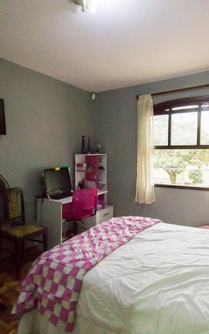 Casa à venda com 226m², 3 quartos e 3 vagasSuíte