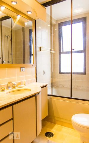 Apartamento à venda com 140m², 4 quartos e 2 vagas Apartamento à venda com 140m², 4 quartos e 2 vagasBanheiro da Suíte