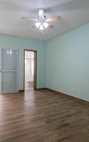 Casa à venda com 170m², 3 quartos e 1 vagaSuíte 1