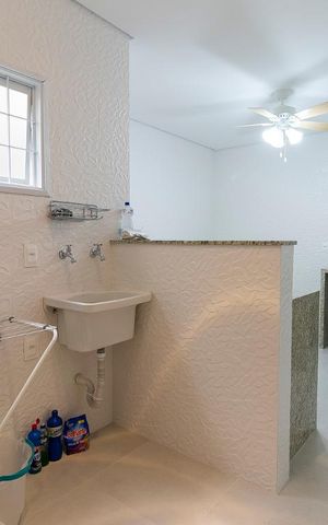 Casa à venda com 170m², 3 quartos e 1 vagaÁrea de Serviço