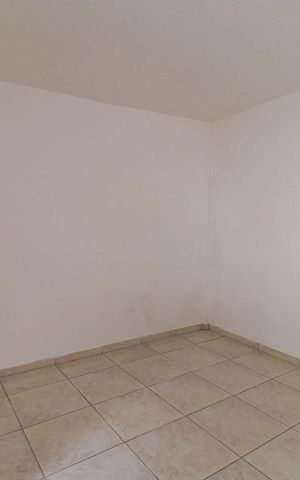 Casa à venda com 47m², 1 quarto e 1 vaga Casa à venda com 47m², 1 quarto e 1 vagaSala