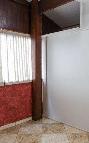 Casa à venda com 190m², 5 quartos e 2 vagas Casa à venda com 190m², 5 quartos e 2 vagasQuarto 3