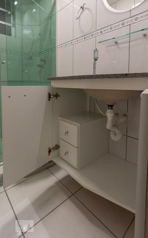 Apartamento à venda com 63m², 3 quartos e 2 vagas Apartamento à venda com 63m², 3 quartos e 2 vagasDetalhe do banheiro