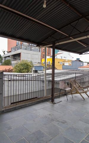 Casa à venda com 250m², 4 quartos e 3 vagas Casa à venda com 250m², 4 quartos e 3 vagasVaranda