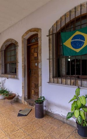 Casa à venda com 200m², 6 quartos e 5 vagas Casa à venda com 200m², 6 quartos e 5 vagasÁrea comum