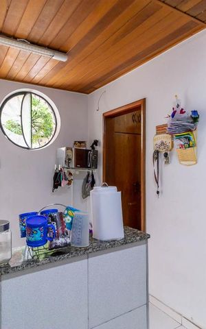 Casa à venda com 200m², 6 quartos e 5 vagas Casa à venda com 200m², 6 quartos e 5 vagasCasa 2 - Cozinha