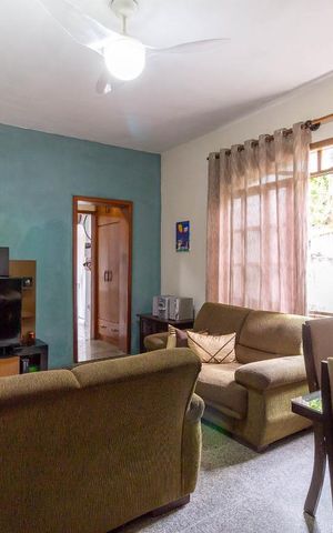 Casa à venda com 200m², 6 quartos e 5 vagas Casa à venda com 200m², 6 quartos e 5 vagasCasa 2 - Sala