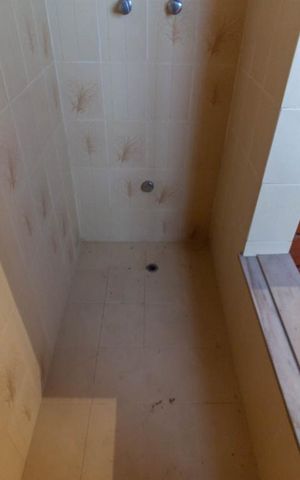 Casa à venda com 200m², 6 quartos e 5 vagas Casa à venda com 200m², 6 quartos e 5 vagasCasa 1 - Banheiro da Suíte 1