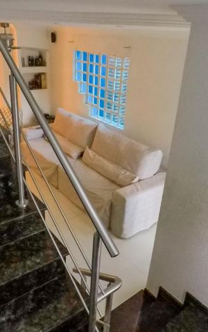 Casa à venda com 179m², 3 quartos e 3 vagasEscada