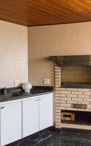 Apartamento à venda com 257m², 4 quartos e 6 vagas Apartamento à venda com 257m², 4 quartos e 6 vagasChurrasqueira da Varanda