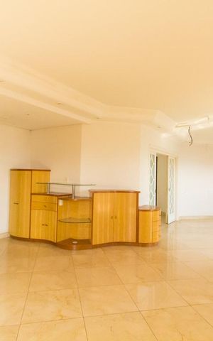 Apartamento à venda com 257m², 4 quartos e 6 vagas Apartamento à venda com 257m², 4 quartos e 6 vagasSala