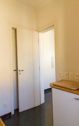 Apartamento à venda com 257m², 4 quartos e 6 vagas Apartamento à venda com 257m², 4 quartos e 6 vagasQuarto de Serviço