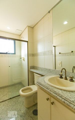 Apartamento à venda com 257m², 4 quartos e 6 vagas Apartamento à venda com 257m², 4 quartos e 6 vagasBanheiro Suíte 2