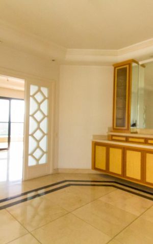 Apartamento à venda com 257m², 4 quartos e 6 vagas Apartamento à venda com 257m², 4 quartos e 6 vagasSala de Jantar